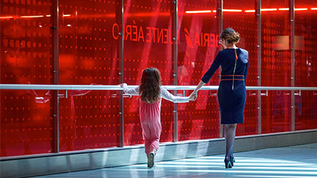 Menores Viajando Solos Sobrecargo de vuelo acompañando a una niña en su proceso de viaje.