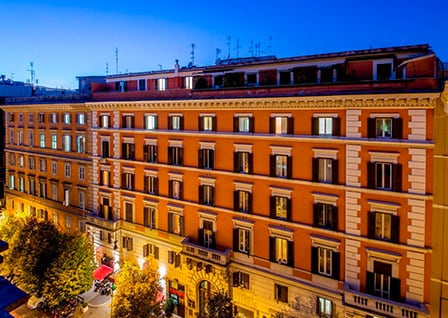 Vista de l'hotel Oxford, un elegant hotel en una ubicació estratègica a prop de l'estació de tren Termini.