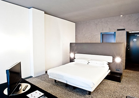 Façana de l'hotel Ripa Roma, un hotel modern a prop de Trastevere, amb fàcil accés a les principals atraccions turístiques.