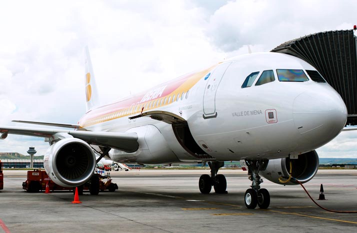 Simulador de vuelo dentro de un fuselaje real de un Airbus A320 en Tenerife