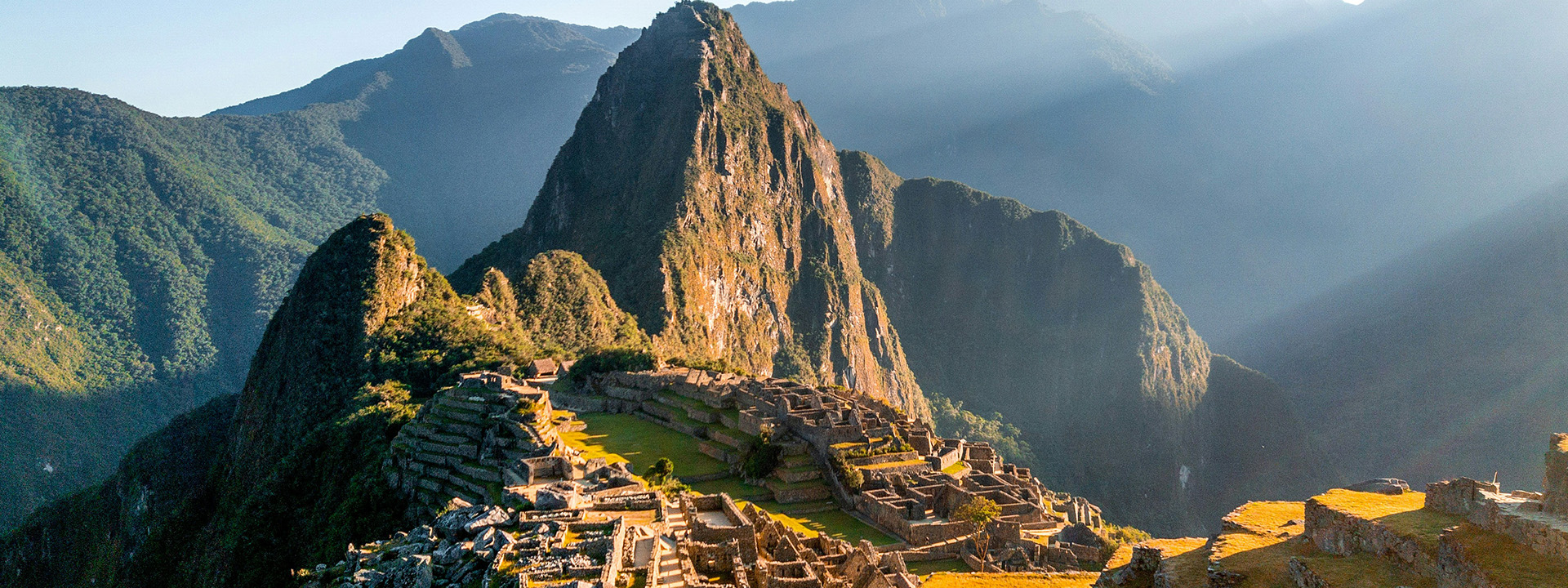 Panoramisch uitzicht op het Historisch Heiligdom van Machu Picchu