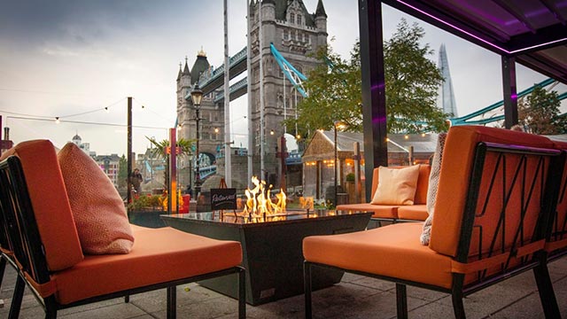 Vista de hotel The Tower, con vistas panorámicas al Tower Bridge y al río Támesis.