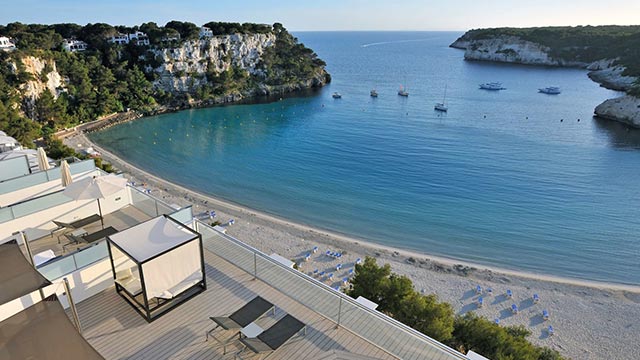 View of the outdoor pool at Hotel Meliá Cala Galdana, next to the beach.