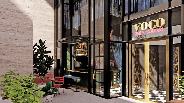 Vista exterior del Voco Times Square, un hotel moderno con diseño elegante y una ubicación privilegiada en Times Square.
