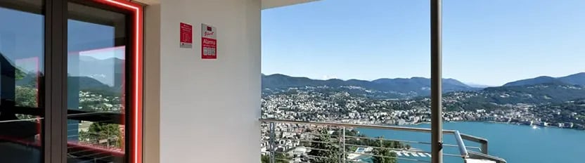 La imatge mostra una façana on apareix la placa de Securitas